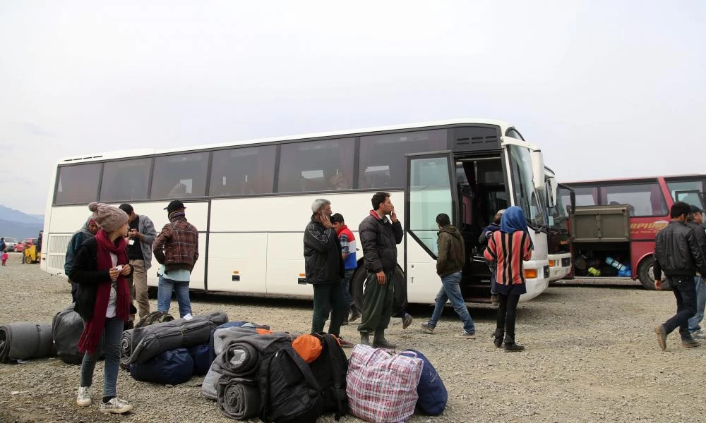 Εβρος: Με λεωφορεία προς Κωνσταντινούπολη επιστρέφουν οι μετανάστες